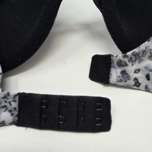 VICTORIA'S SECRET BOMBSHELL PLUNGE BRA SILVER BLACK ANIMAL PRINT WOMEN 32C SEXY - Picture 6 of 11